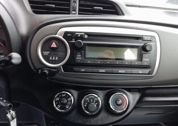Toyota Yaris cena 26900 przebieg: 211686, rok produkcji 2012 z Głuszyca małe 326